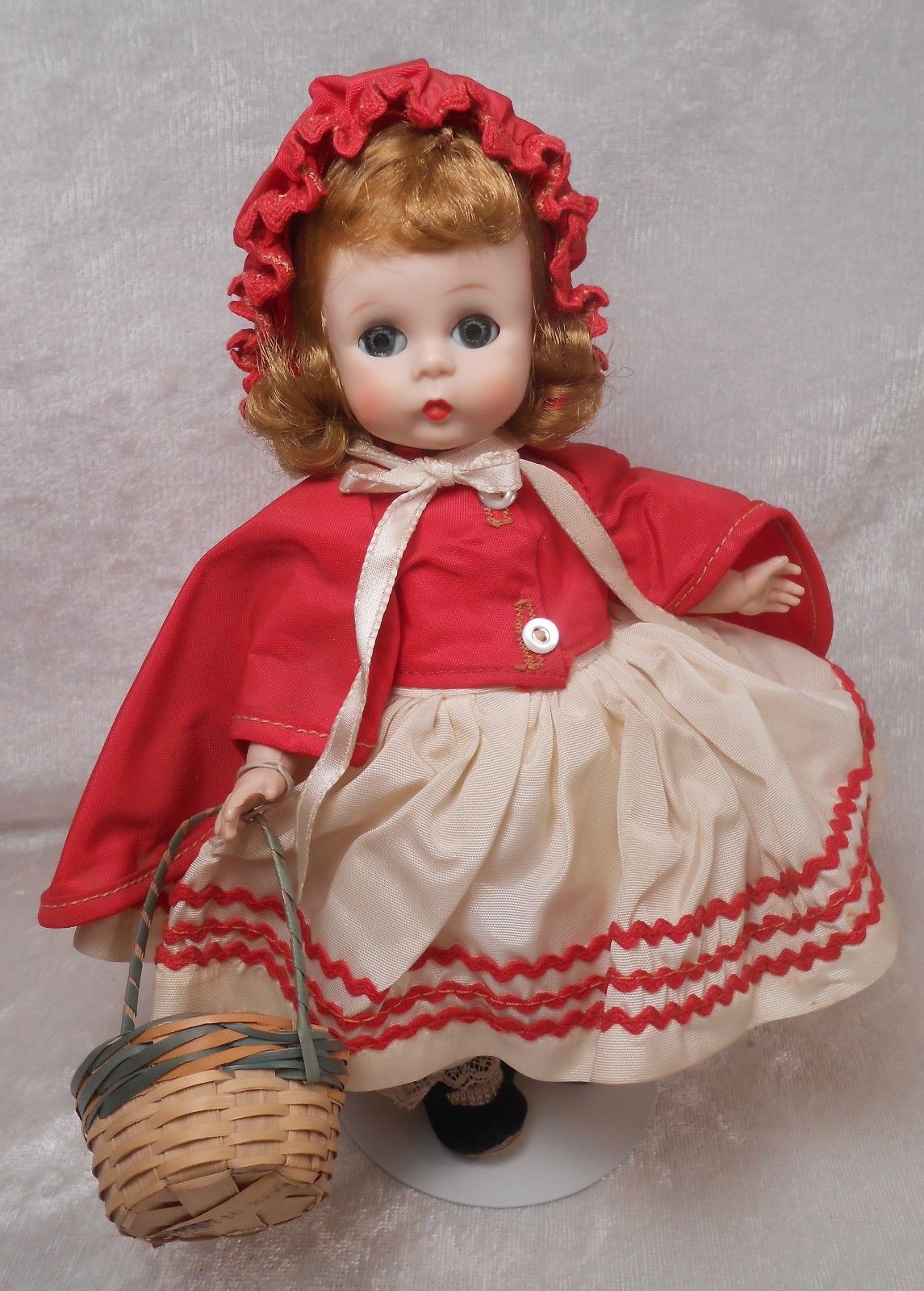 Le Petit Chaperon rouge : 5 objets de collection vintages les plus chers ! 